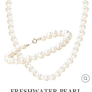 Freshwater  pearls set necklace and bracelet only worn once!!